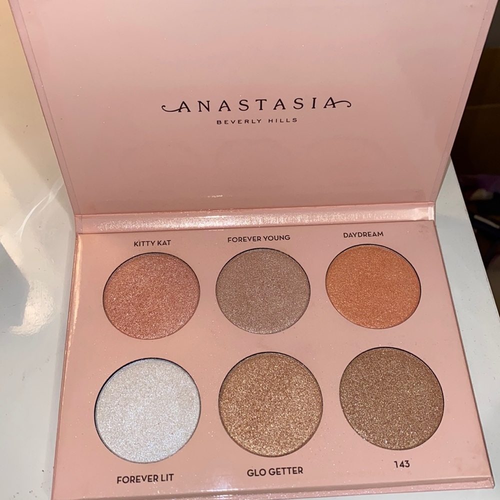 Anastasia Beverly Hills Nicole Guerriero Glow Kit